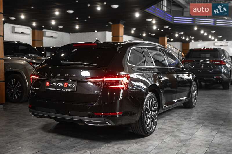 Універсал Skoda Superb 2020 в Ужгороді