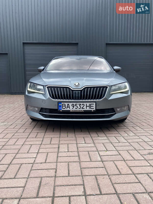 Лифтбек Skoda Superb 2015 в Кропивницком