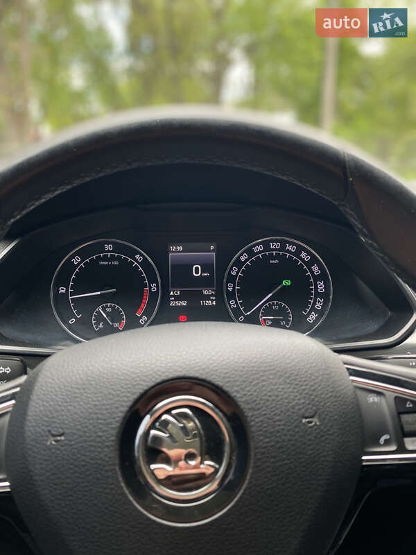 Лифтбек Skoda Superb 2015 в Кропивницком
