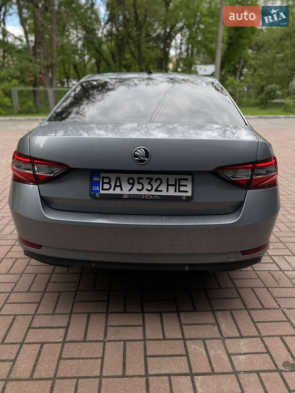 Лифтбек Skoda Superb 2015 в Кропивницком