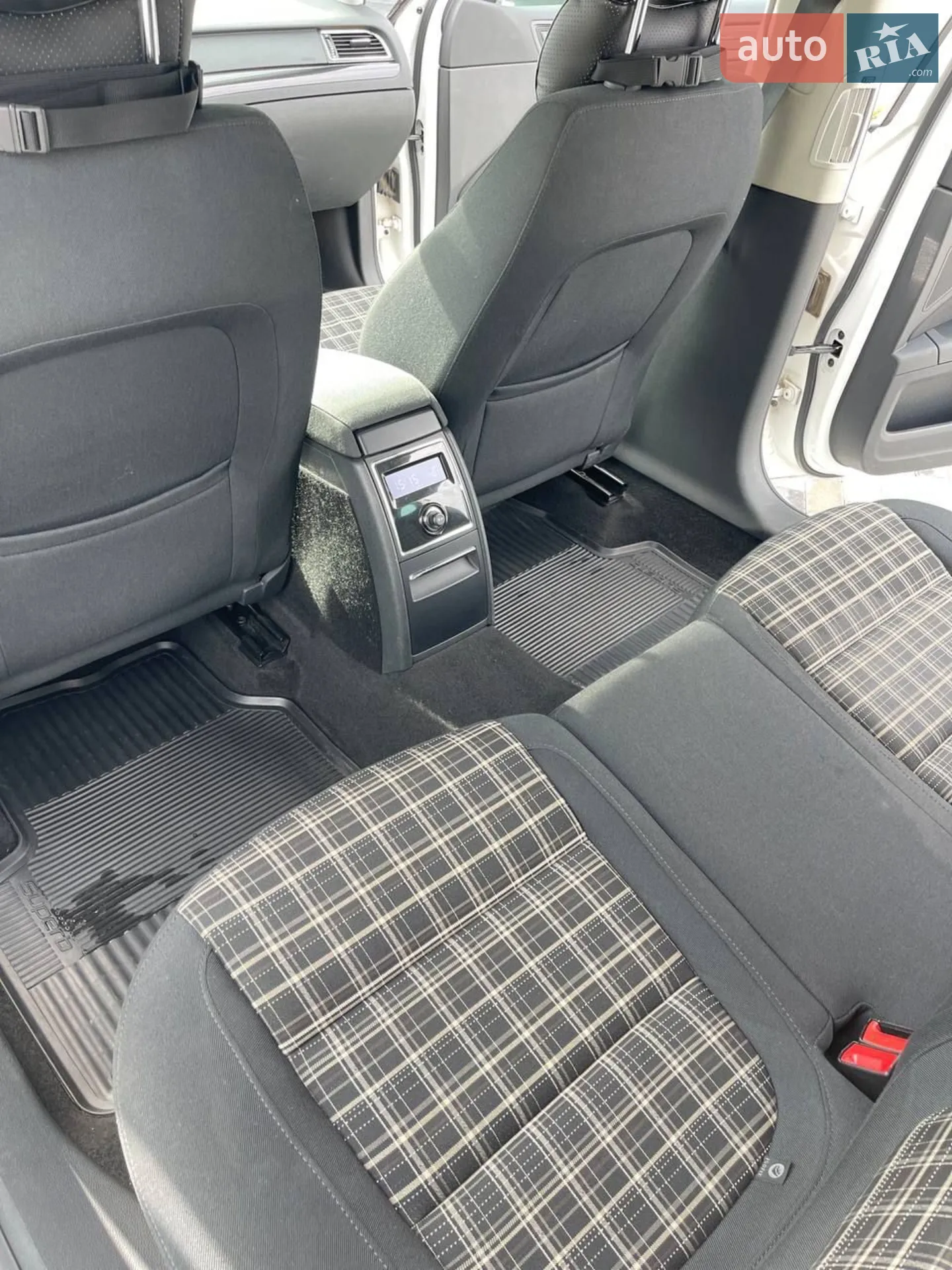 2012 Skoda Superb - мініатюра 8