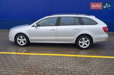 Універсал Skoda Superb 2013 в Нововолинську
