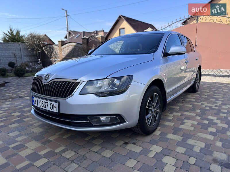 Лифтбек Skoda Superb 2013 в 