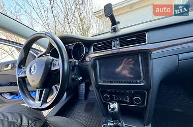 Лифтбек Skoda Superb 2013 в 