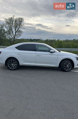 Лифтбек Skoda Superb 2016 в 