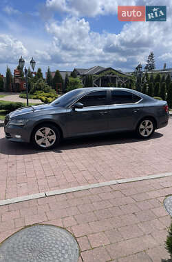 Лифтбек Skoda Superb 2016 в 