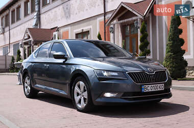 Лифтбек Skoda Superb 2016 в 