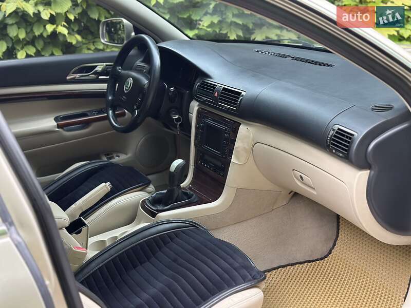 Лифтбек Skoda Superb 2004 в Стрые