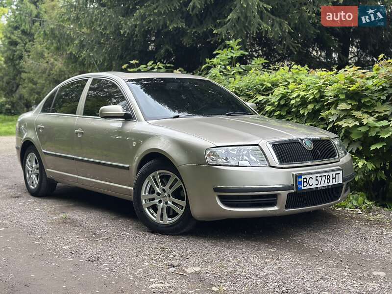 Лифтбек Skoda Superb 2004 в Стрые