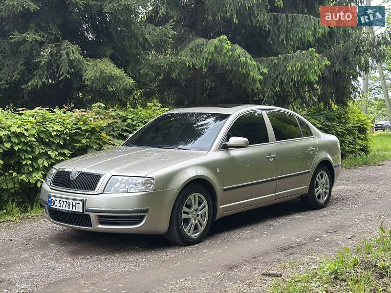 Лифтбек Skoda Superb 2004 в Стрые
