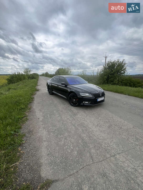 Ліфтбек Skoda Superb 2015 в Городку