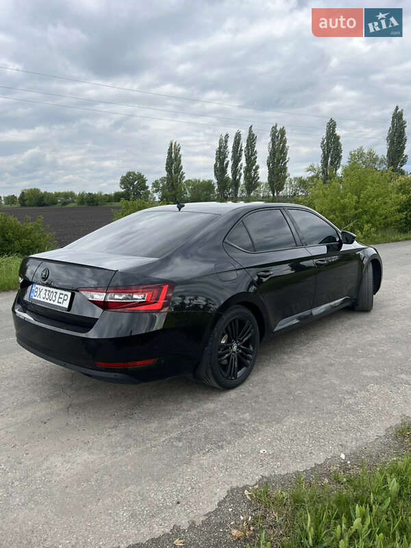 Ліфтбек Skoda Superb 2015 в Городку