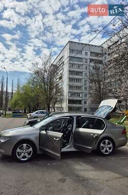 Лифтбек Skoda Superb 2011 в 