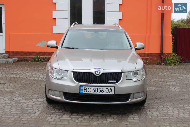 Универсал Skoda Superb 2012 в Жовкве