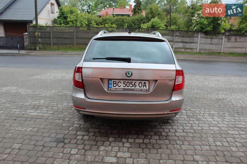 Универсал Skoda Superb 2012 в Жовкве