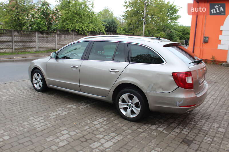 Универсал Skoda Superb 2012 в Жовкве
