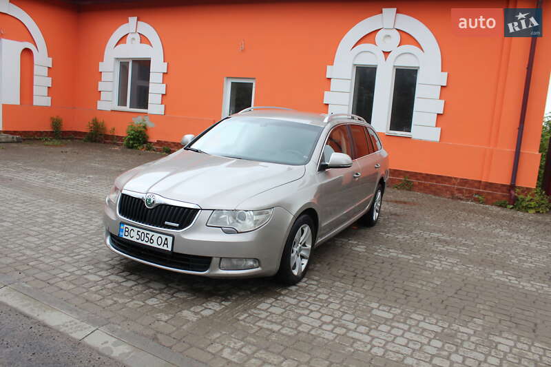 Универсал Skoda Superb 2012 в Жовкве