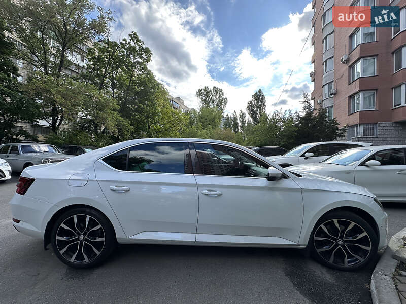 Лифтбек Skoda Superb 2015 в Киеве