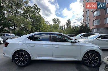 Лифтбек Skoda Superb 2015 в 