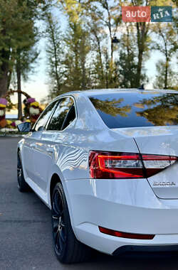 Лифтбек Skoda Superb 2015 в 