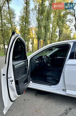 Лифтбек Skoda Superb 2015 в 