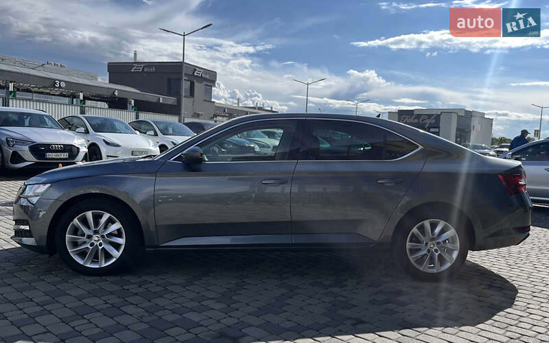 Ліфтбек Skoda Superb 2023 в Мукачевому
