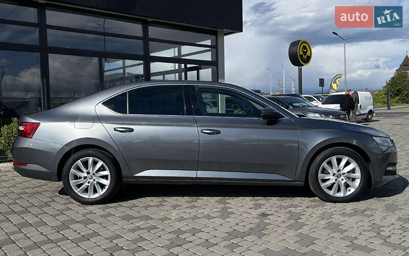Ліфтбек Skoda Superb 2023 в Мукачевому