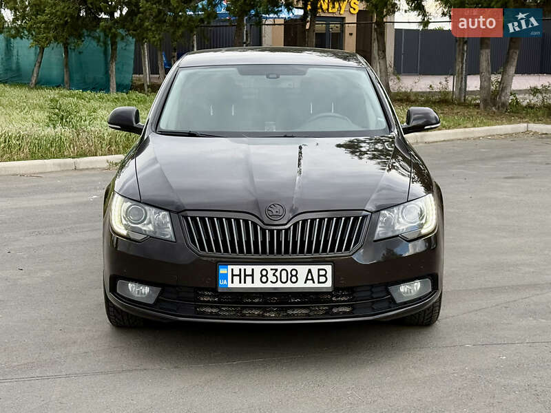 Лифтбек Skoda Superb 2014 в Измаиле