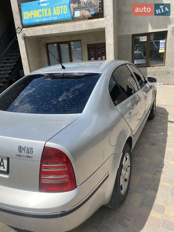 Лифтбек Skoda Superb 2002 в Чорткове