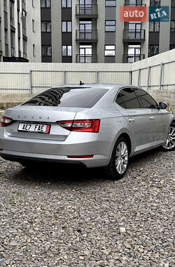 Лифтбек Skoda Superb 2022 в 