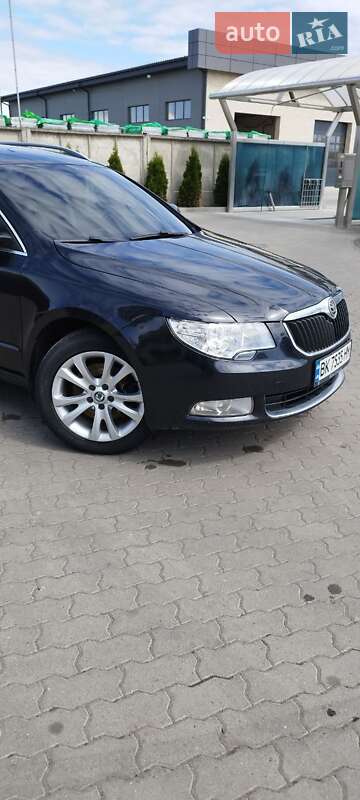 Универсал Skoda Superb 2011 в Сарнах