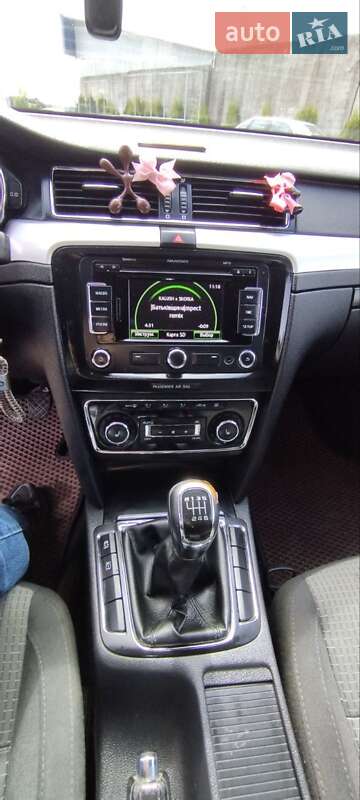 Универсал Skoda Superb 2011 в Сарнах