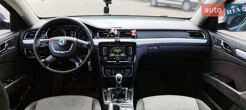 Универсал Skoda Superb 2011 в Сарнах