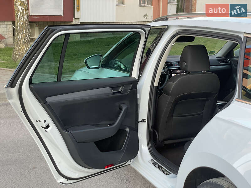 Універсал Skoda Superb 2019 в Тернополі