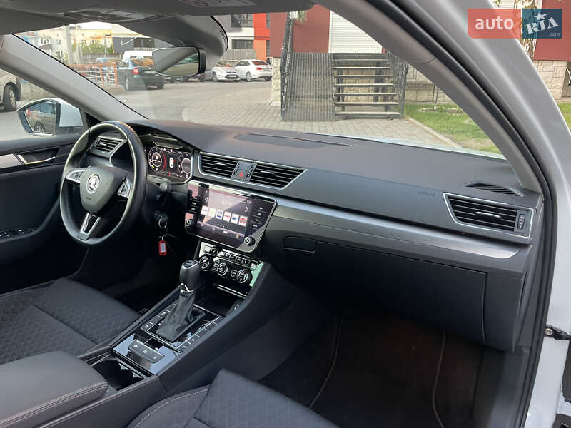 Універсал Skoda Superb 2019 в Тернополі