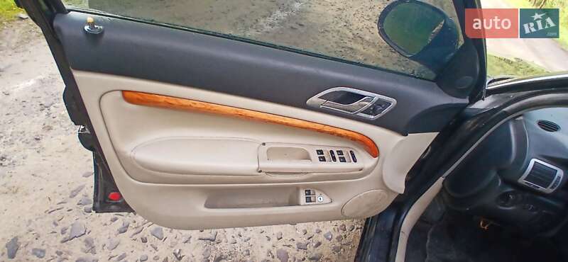 Лифтбек Skoda Superb 2003 в Турке