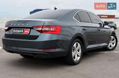 Лифтбек Skoda Superb 2019 в 