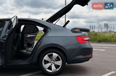 Лифтбек Skoda Superb 2019 в 