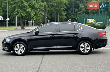 Ліфтбек Skoda Superb 2016 в 