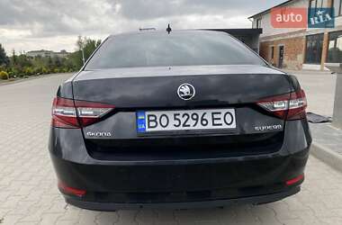 Лифтбек Skoda Superb 2016 в 