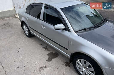 Лифтбек Skoda Superb 2005 в 
