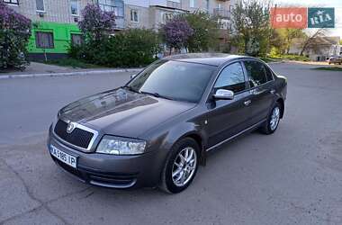 Лифтбек Skoda Superb 2003 в 