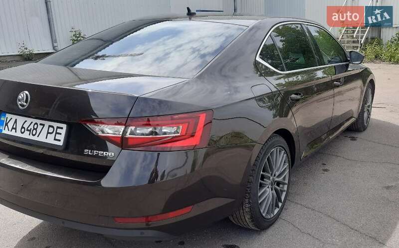 Лифтбек Skoda Superb 2016 в 
