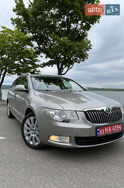 Универсал Skoda Superb 2011 в Бурштыне