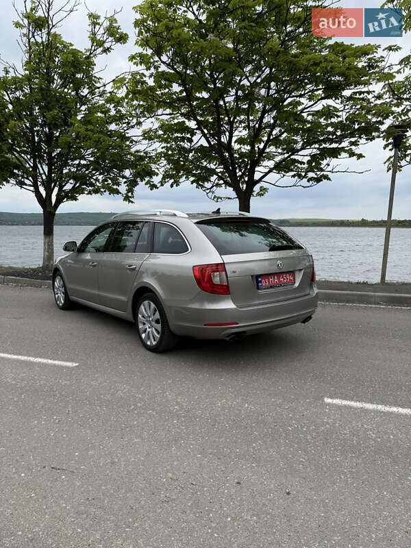 Універсал Skoda Superb 2011 в Бурштині
