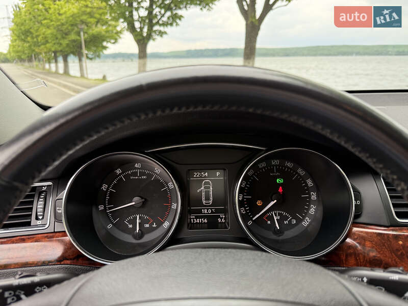 Універсал Skoda Superb 2011 в Бурштині