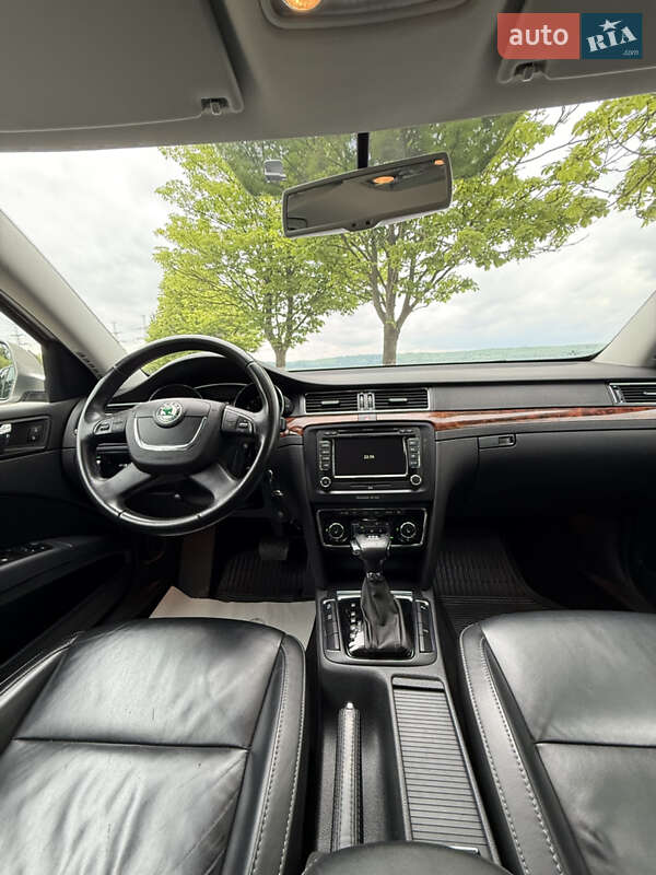 Універсал Skoda Superb 2011 в Бурштині