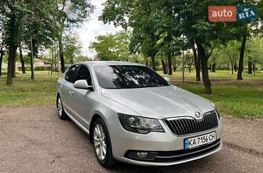 Лифтбек Skoda Superb 2013 в 