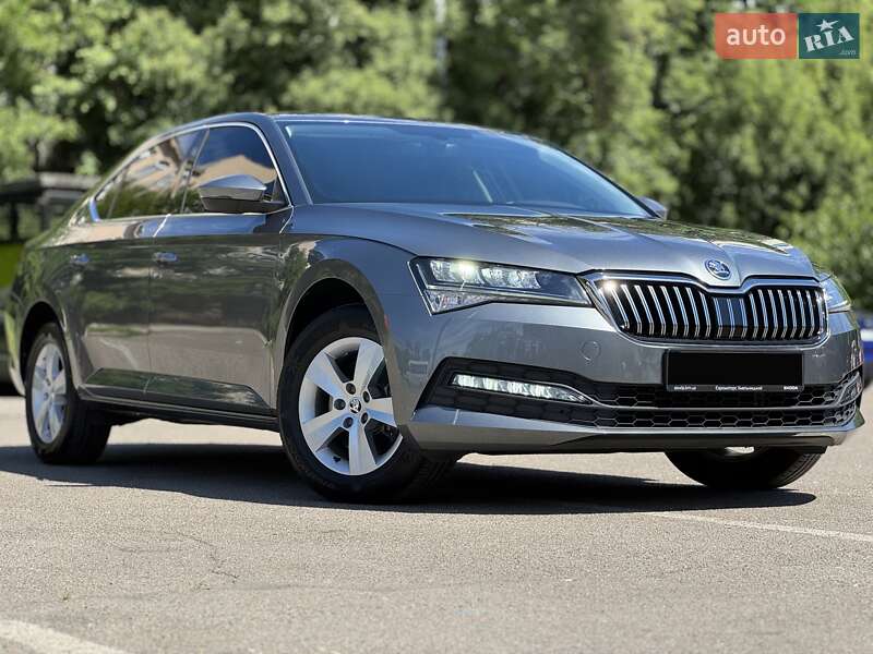 Лифтбек Skoda Superb 2023 в 