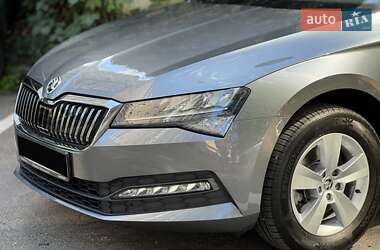 Лифтбек Skoda Superb 2023 в 